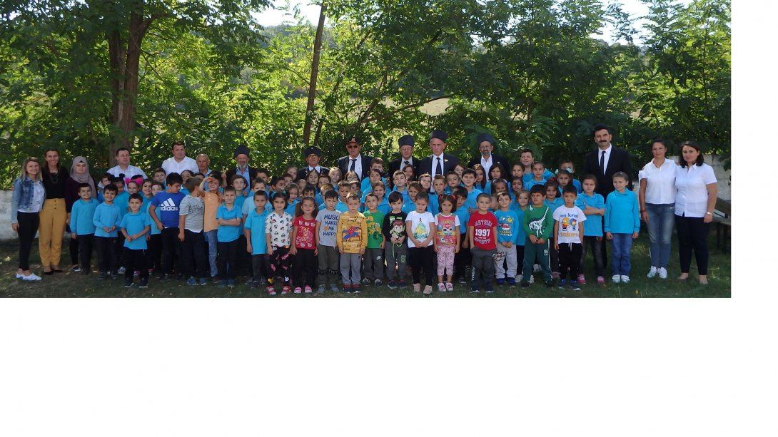 Burunkaya Şehit Emrah Kartal İlkokulu Öğrencileri Gaziler Günü'nü kutladı.