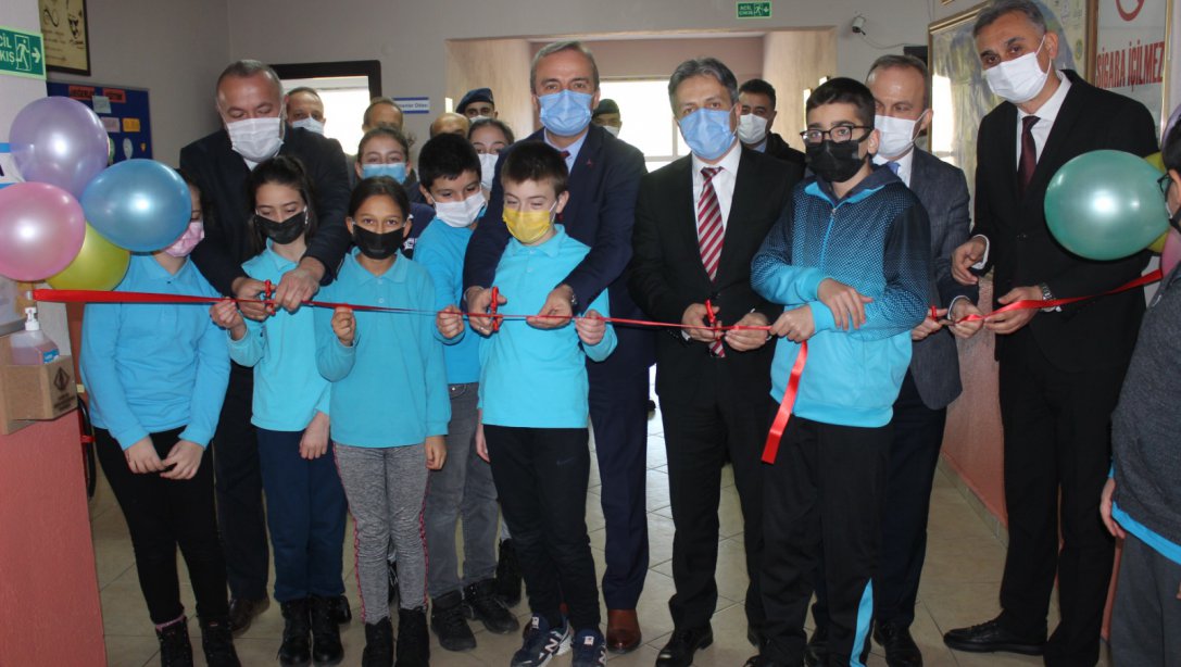 Karapınar Abdullah Güpgüpoğlu Ortaokulu Koridor Kütüphanesi Açılışını Gerçekleştirdik